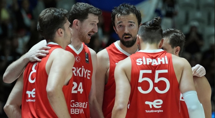 12 Dev Adam Filipinler'i mağlup etti