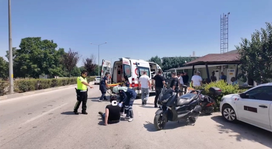 Bursa'da motosikletler kafa kafaya çarpıştı! Sürücüler yaralandı