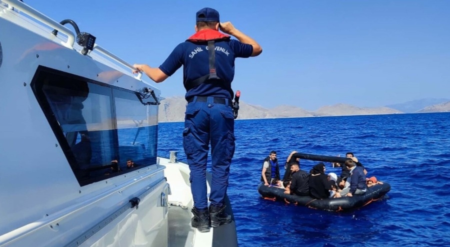 Muğla'da can salındaki 20 göçmen kurtarıldı