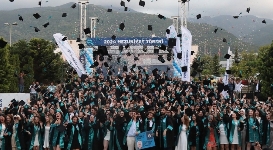 Bursa Teknik Üniversitesi 2024 mezunlarını uğurladı