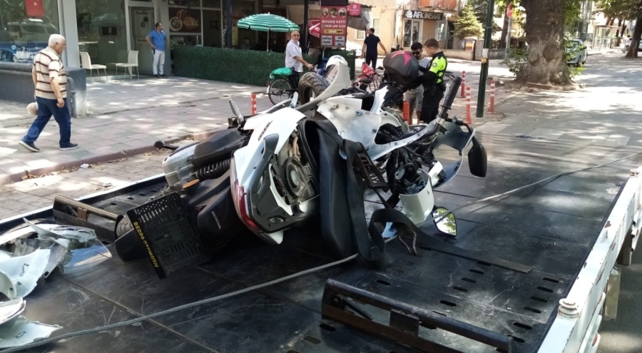 Bursa'da cip ile motosiklet kafa kafaya çarpıştı: 2 ağır yaralı
