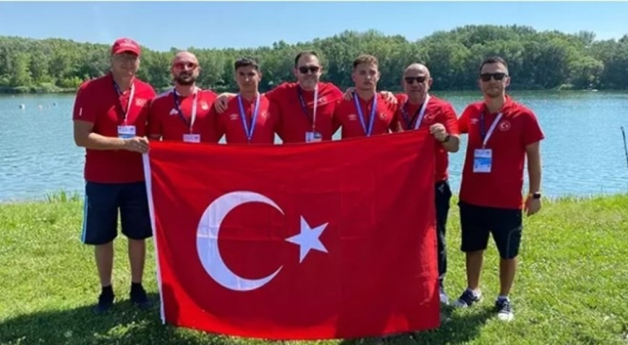 Genç kanoculardan tarihi madalya