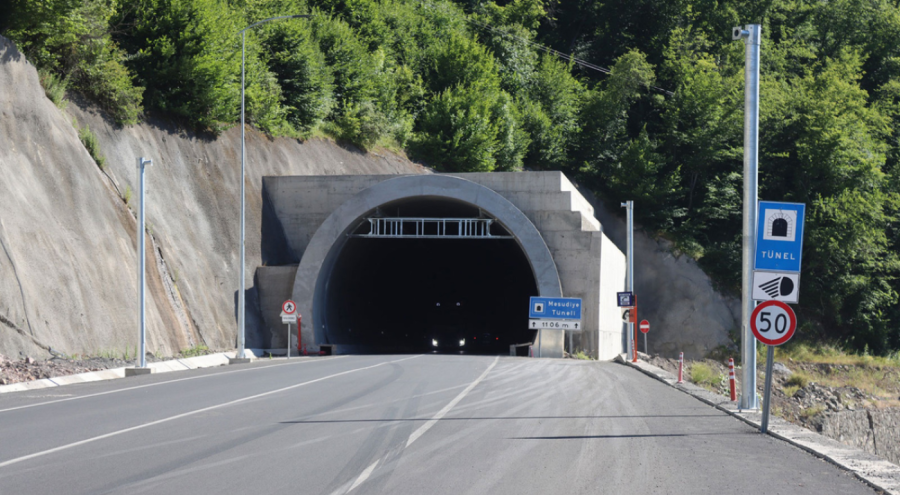 Ordu'da yıldırım düşmesi sonucu 3 tünel karanlıkta kaldı