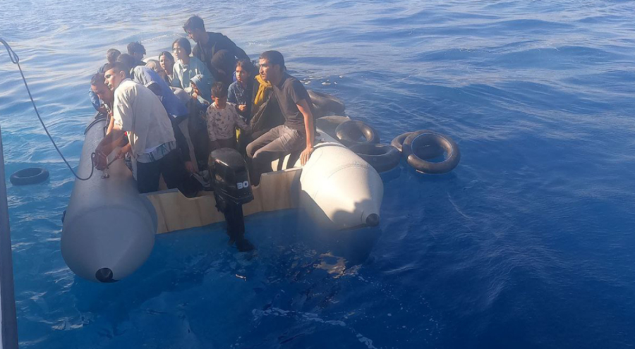 Kuzey Ege'de 54 düzensiz göçmen yakalandı