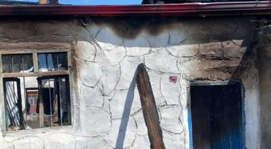 Kars'ta evde çıkan yangın söndürüldü