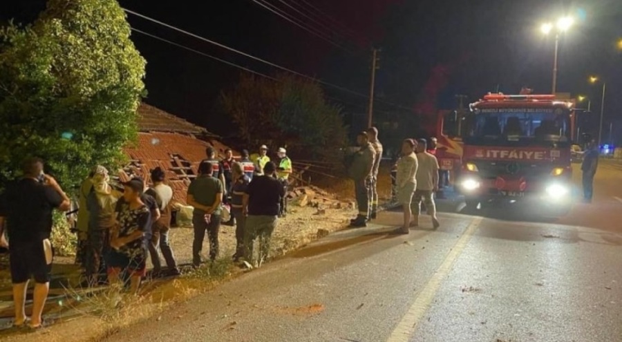 Kontrolden çıkan otomobil eve girdi!