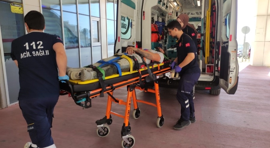 Bursa'da inşaat işçisi iskeleden düştü!