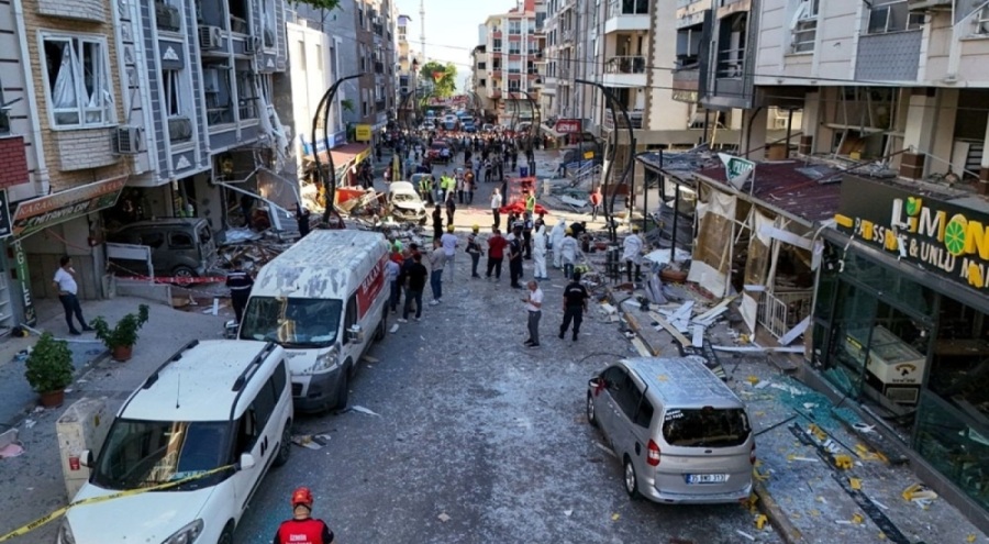 İzmir'deki patlamaya tanık olanlar yaşadıklarını anlattı! "Mahşer yeri gibiydi"