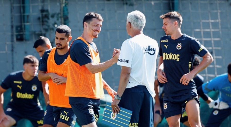 Fenerbahçe Can Bartu Tesisleri'nde antrenman yaptı