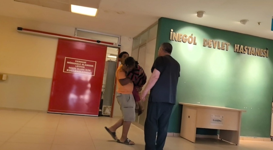 İnegöl'de tarlada oyun oynayan çocuk bıçakla yaralandı