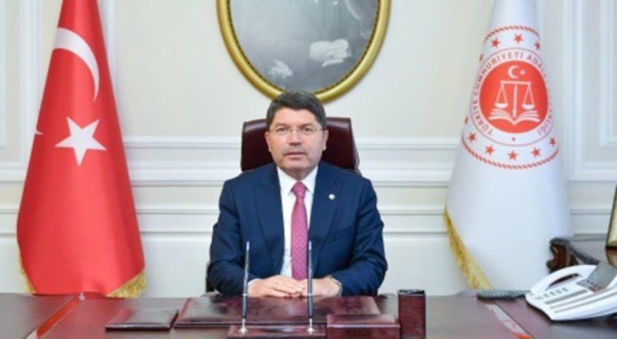 Bakan Tunç: Türk bayrağına saldırılarla ilgili soruşturma başlatıldı