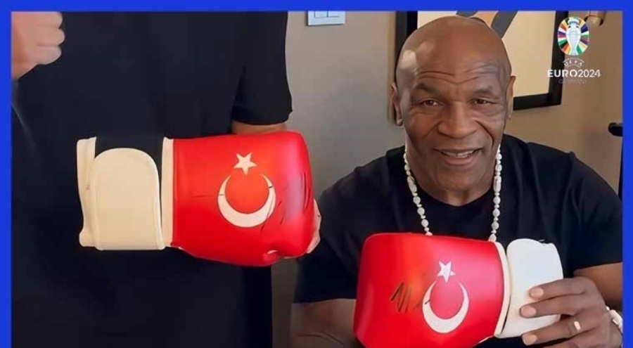 Avusturya maçı öncesi Mike Tyson'dan A Milli Futbol Takımı'na hediye!