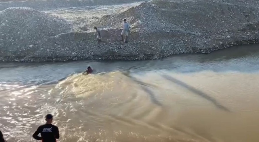 Balık tutmak isterken kabusu yaşadı!