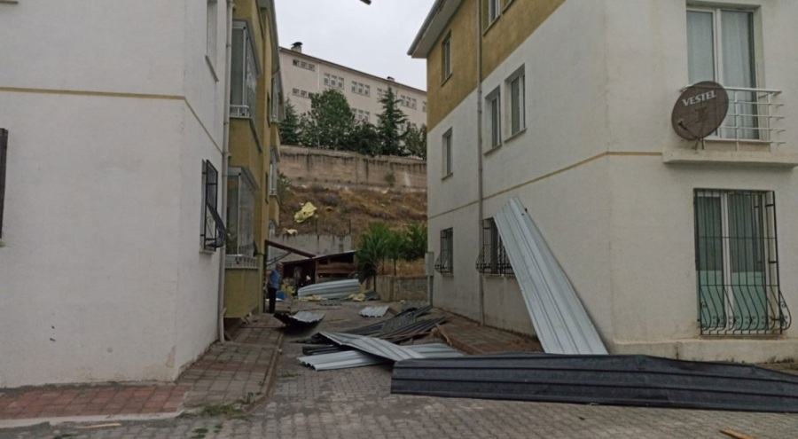 Tosya'da fırtına etkili oldu
