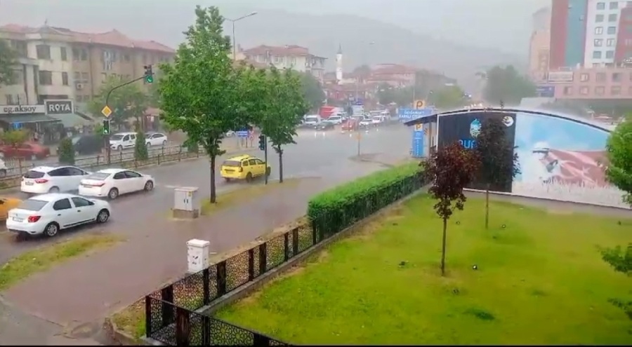 Bursa'da yarım saatte 100'den fazla şimşek ve yıldırım görüldü!