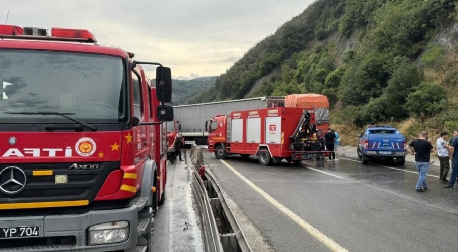 Sakarya'da zincirleme kaza: Ortalık savaş alanına döndü