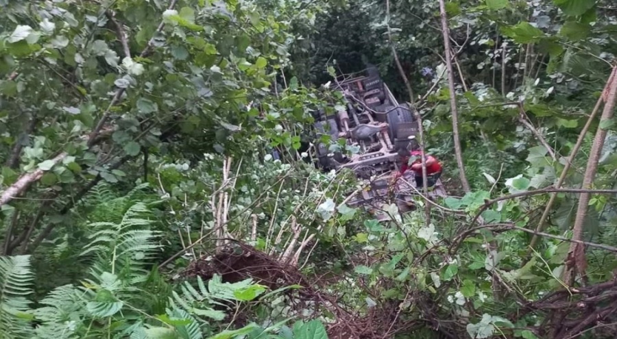 Çekici fındık bahçesine uçtu! 2 kişi hayatını kaybetti