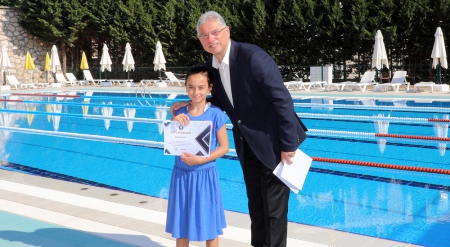 Mudanya'da minik yüzücüler sertifikalarına kavuştu