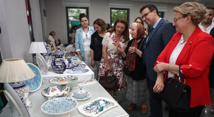 Bursa'da olgun gençlerin el emeği eserleri yıl sonu sergisinde