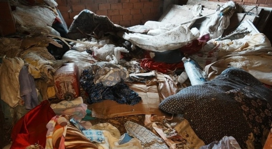 Evden 42 kamyon çöp çıktı!