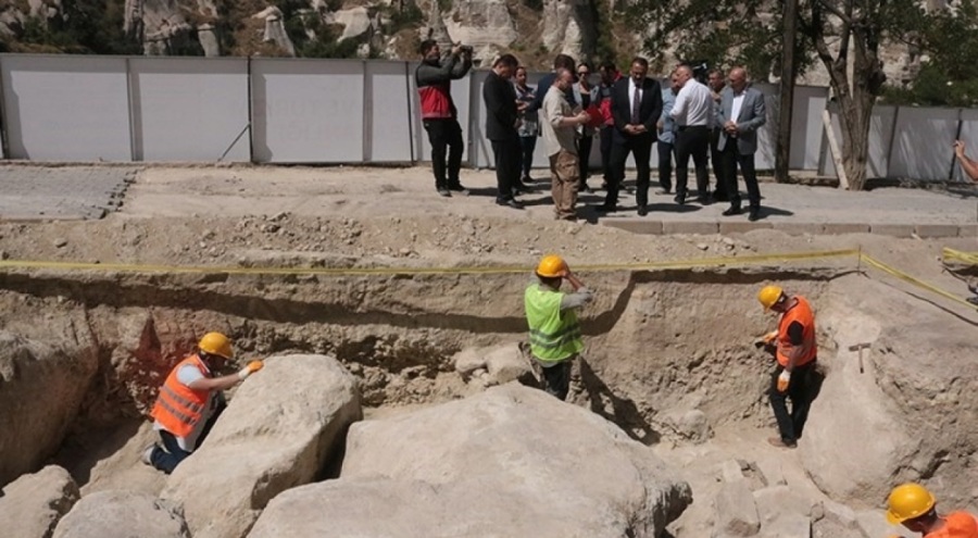 Kapadokya'da karayolunun altından nekropol çıktı