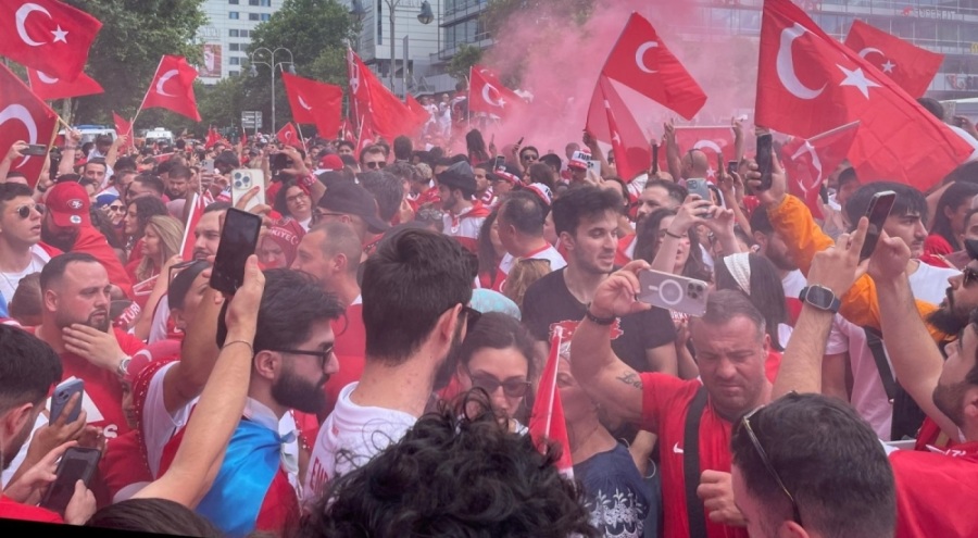 Dev maç öncesi heyecan zirveye taşındı! Berlin kırmızı beyaza boyandı