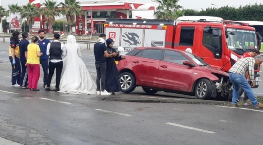 Gelin ve damat çekime giderken kaza geçirdi