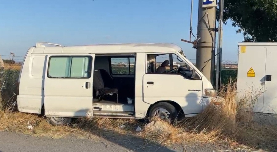 Minibüsü kaçıran çocuklar kaza yaptı: 2 yaralı