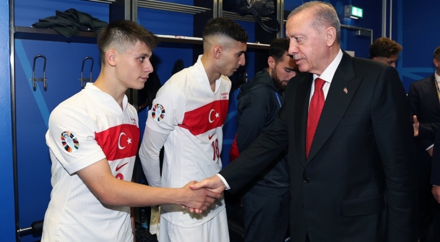 Erdoğan, A Milli Futbol Takımı'nı ziyaret etti