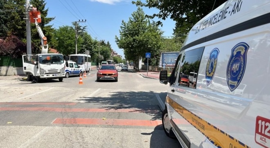 Yaşlı adam 5'inci katın balkonundan yere çakıldı