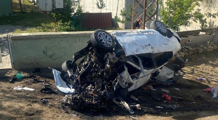 Otomobil 5 metreden düştü! 3 ölü, 4 yaralı