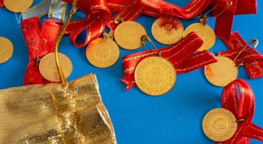 Altın kritik haftaya düşüşle başladı