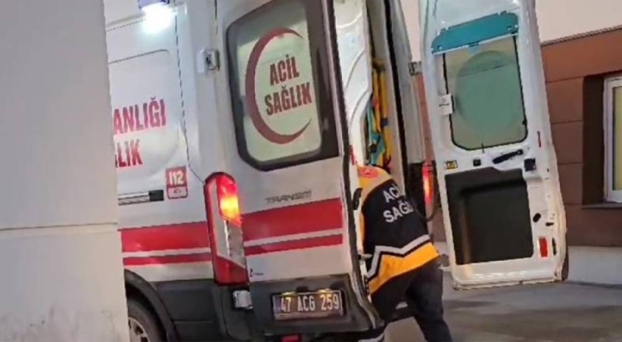 Elindeki bıçak yanlışlıkla karnına saplanınca öldü!