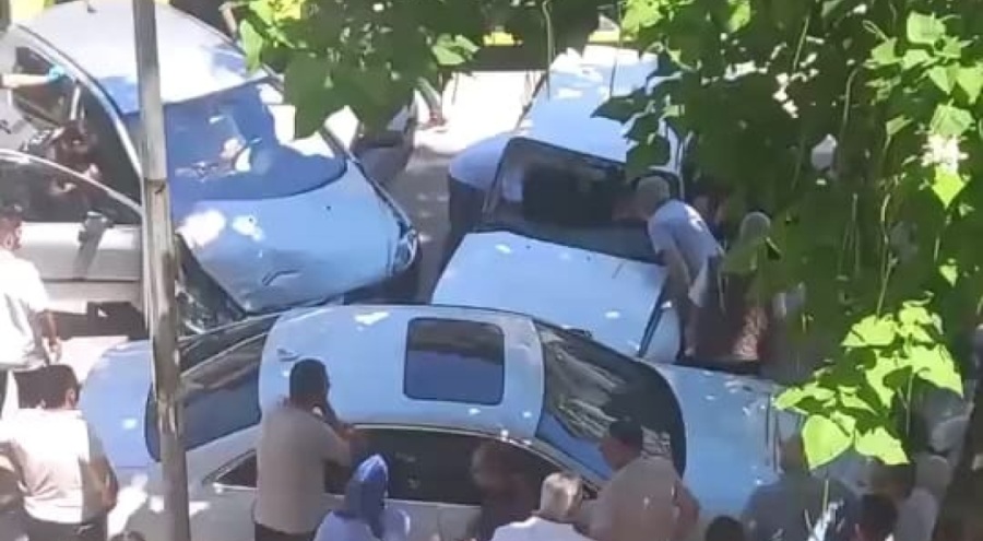 Bursa'da otomobiller kafa kafaya çarpıştı