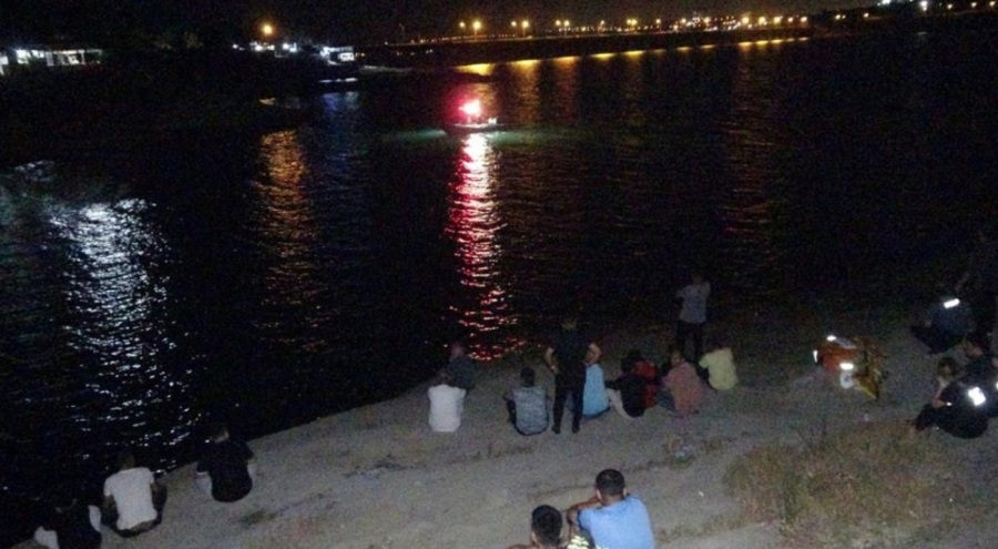 Serinlemek için baraja giren genç kayboldu