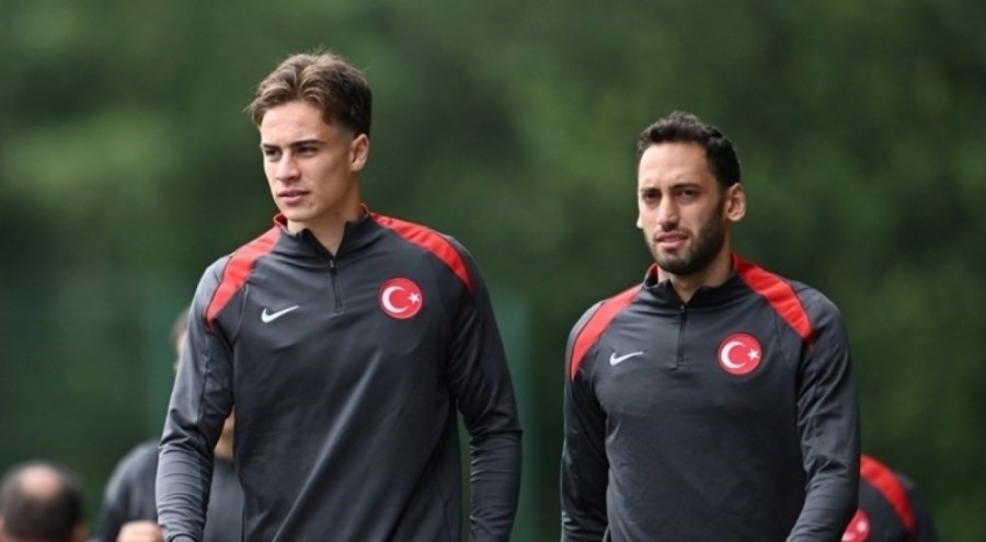 Hakan Çalhanoğlu'ndan Kenan Yıldız paylaşımı: 'Gururumuz'