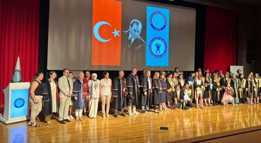 Bursa Uludağ Üniversitesi Güzel Sanatlar Fakültesi öğrencileri mezun oldu