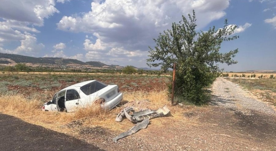 Kontrolden çıkan otomobil şarampole yuvarlandı