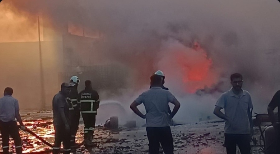 Geri dönüşüm fabrikasında yangın!