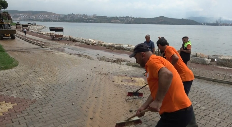 Bursa Gemlik sele teslim oldu, pazar göle döndü