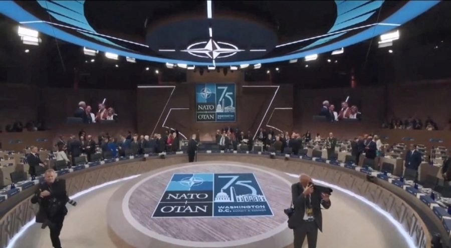 NATO zirvesinde son günde Cumhurbaşkanı Erdoğan liderlerle sohbet etti