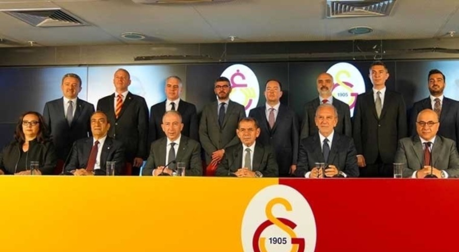 Galatasaray yönetiminde istifa!