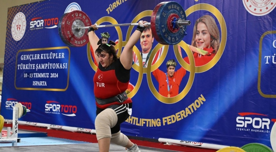 Türkiye Halter Şampiyonası'nda Fatmagül Çevik Türkiye rekoru kırdı