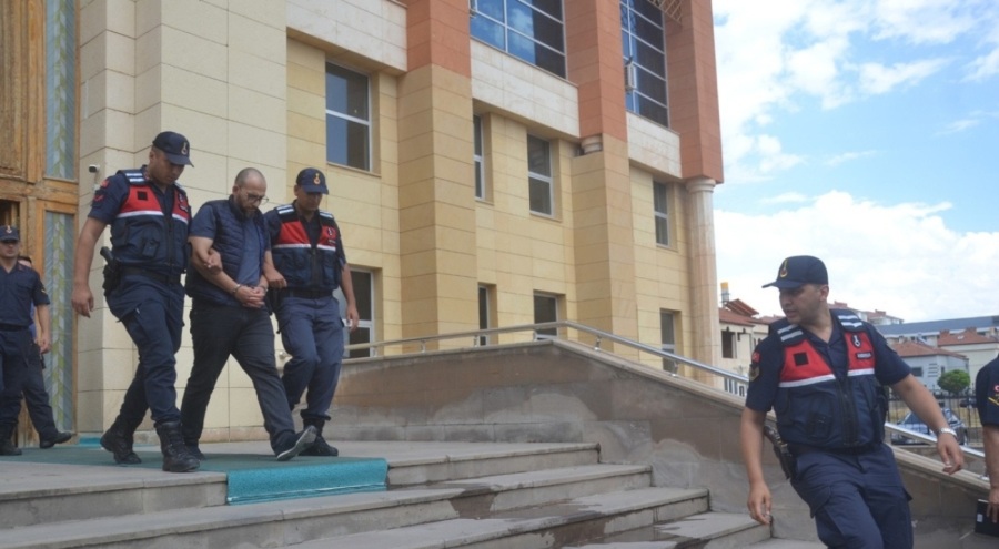 Yaşlı adam, ekmek bıçağıyla katledildi