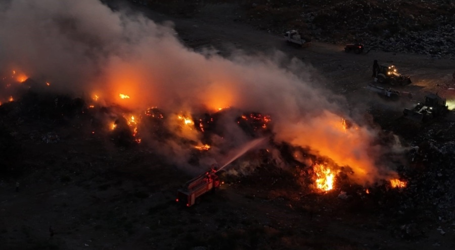 Bozcaada'daki çöplük yangını kontrol altına alındı