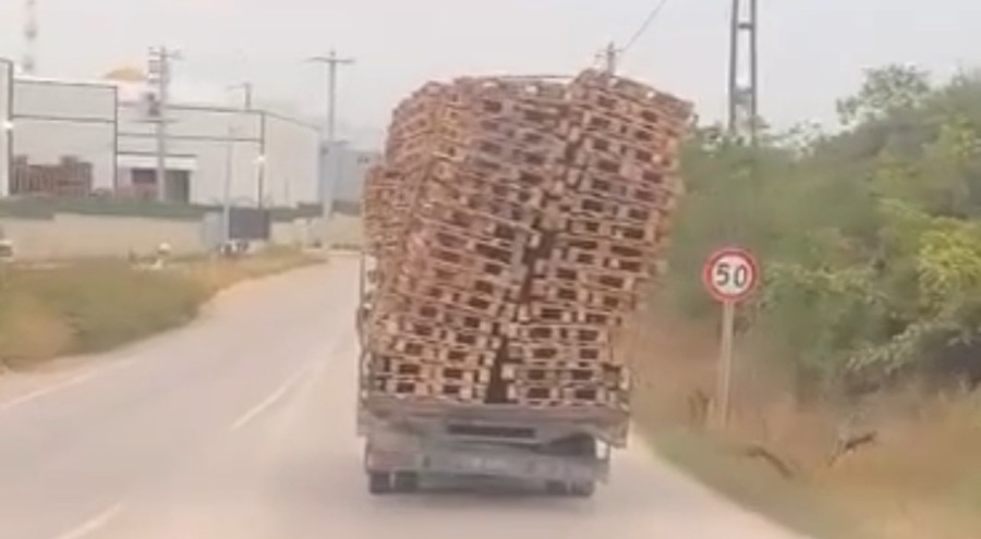Bursa'da tehlikeli palet taşımacılığı!