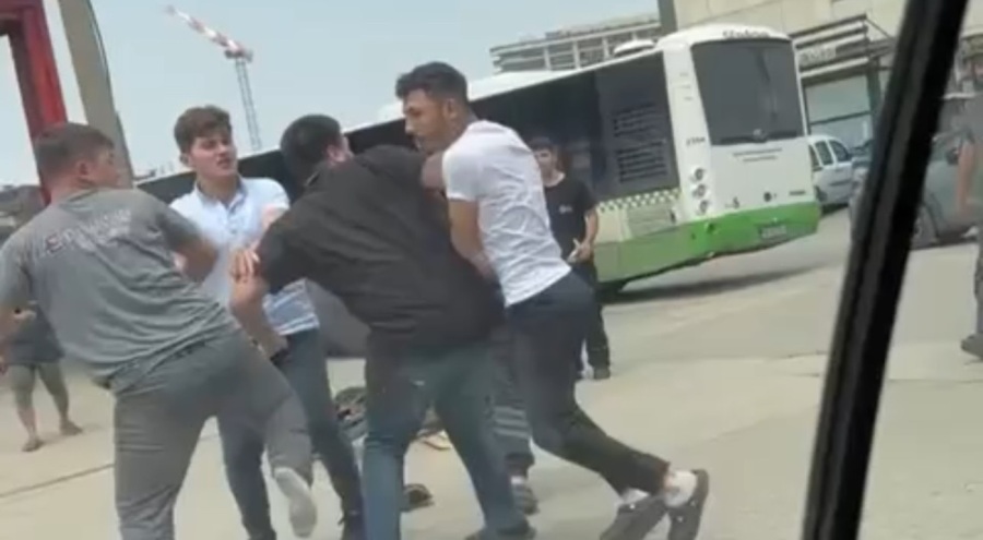 Bursa'da yol verme kavgası kamerada!