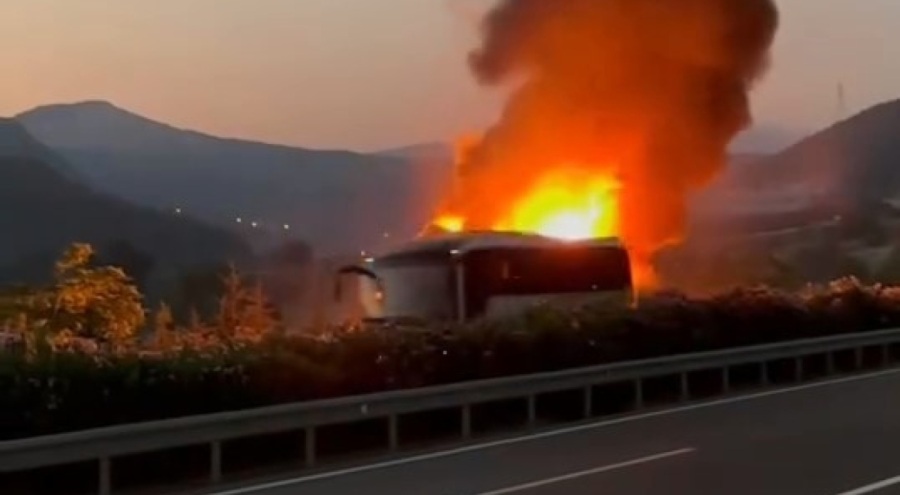 Bursa'da yolcu otobüsü alev alev yandı!