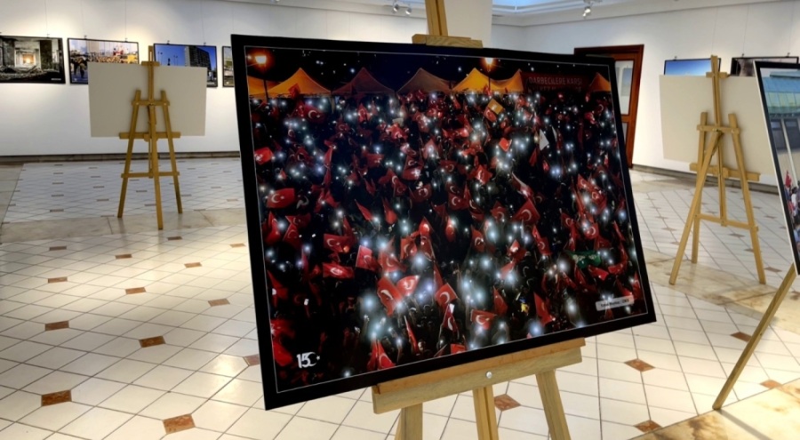 Yıldırım Belediyesi '15 Temmuz' konulu fotoğraf sergisini açtı
