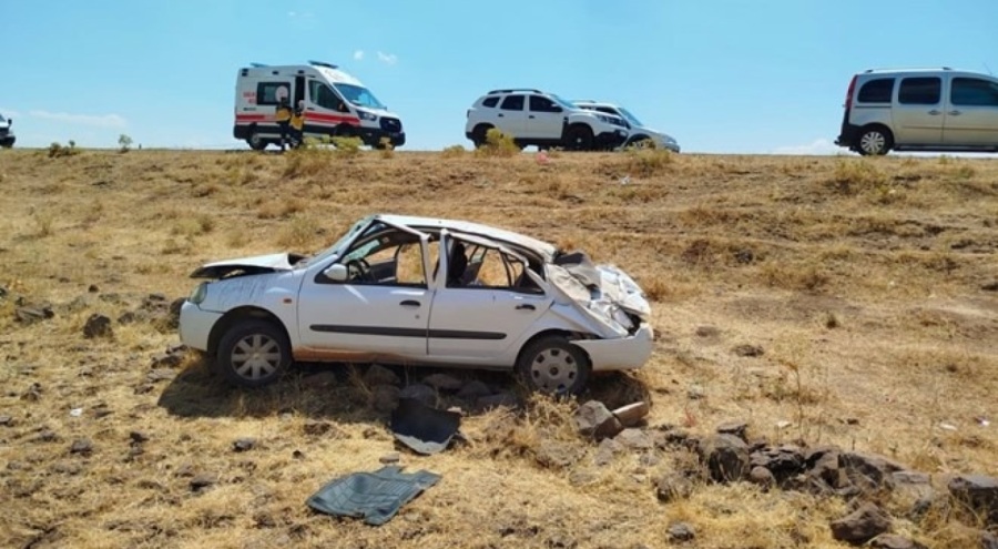 Otomobil şarampole devrildi: 4 yaralı